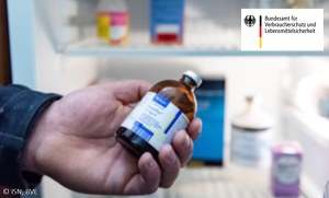Seit der Beginn der Erfassung im Jahr 2011 hat sich die an Tierärzte abgegebene Menge an Antibiotika auf ein Drittel reduziert. © ISN, BVL