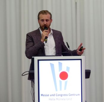 Christoph Hüsing von der Erzeugergemeinschaft Oldenburger Münsterland auf dem ISN-Dialogforum in Münster ©ISN