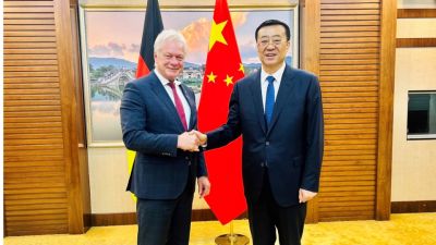 Bundesminister Alois Rainer und sein chinesischer Amtskollege Zhang Zhu, Minister für Landwirtschaft und Ländliche Angelegenheiten © BMLEH