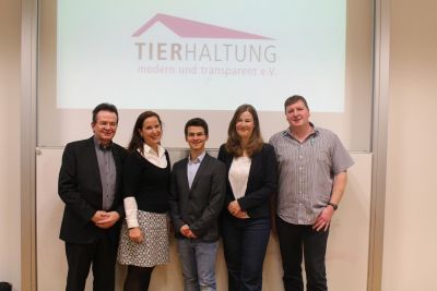 Die Referenten: Gerhard Schmidt, Karin Schnitker, Thomas Fabry, Oda Lambrecht, Thomas Ostendorf (v.l.n.r.)
- Bild: Tierhaltung – modern und transparent e.V.